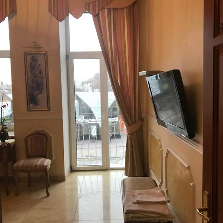 Beautiful Apartment In The Center Of Vinnycja Esterno foto