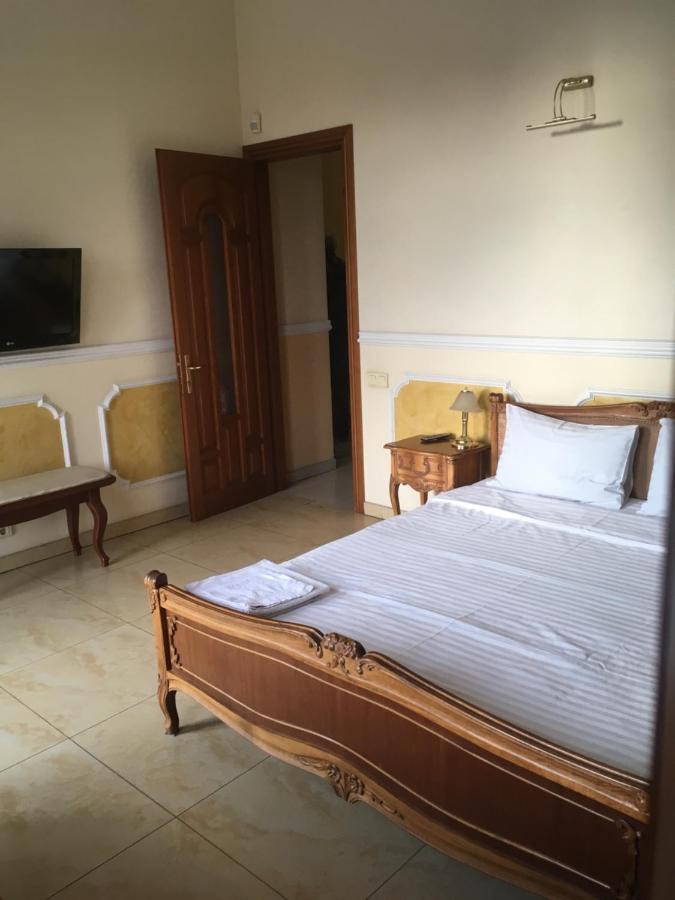 Beautiful Apartment In The Center Of Vinnycja Esterno foto