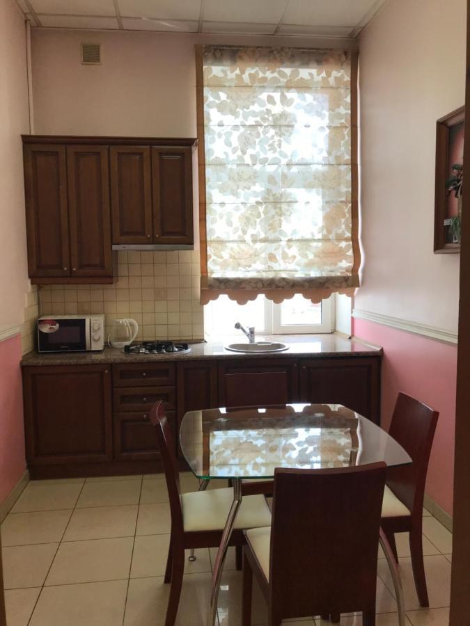 Beautiful Apartment In The Center Of Vinnycja Esterno foto