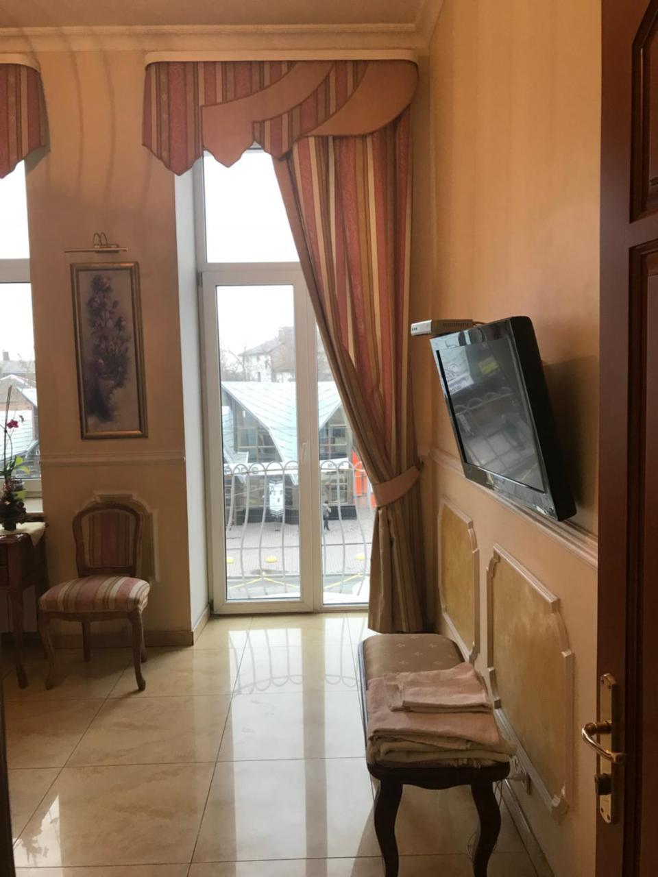 Beautiful Apartment In The Center Of Vinnycja Esterno foto